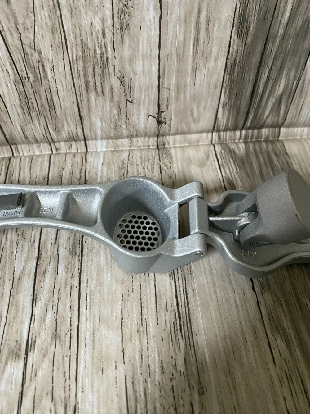Pampered Chef Silver Handheld Garlic Press